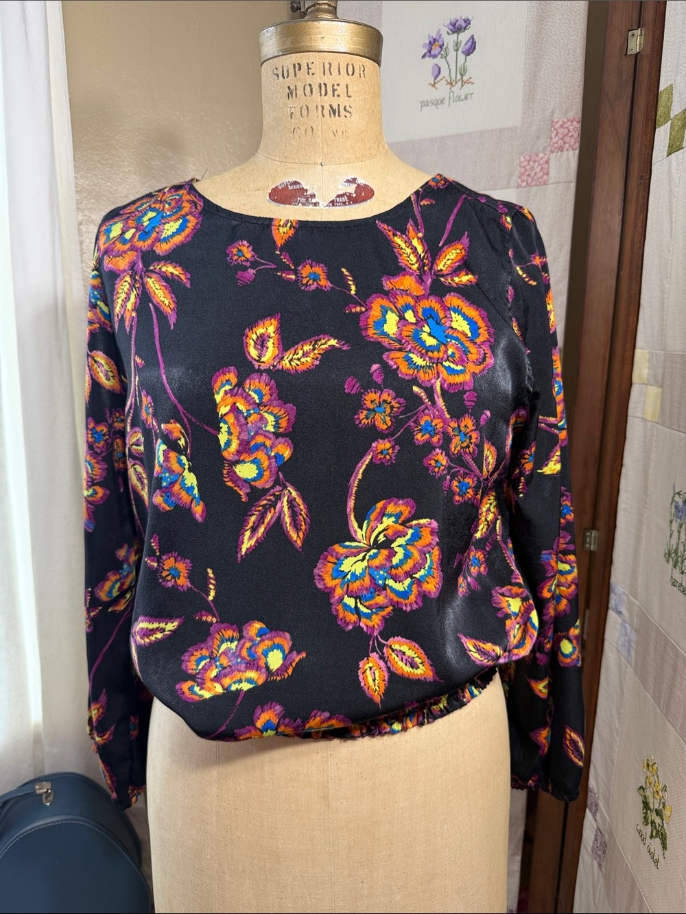 Liverpool Los Angeles Neon Floral Blouse Size Small Black Smocked Hem